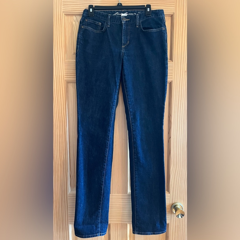Eddie Bauer Slightly Curvy straight leg size 8L Blue Jeans‎